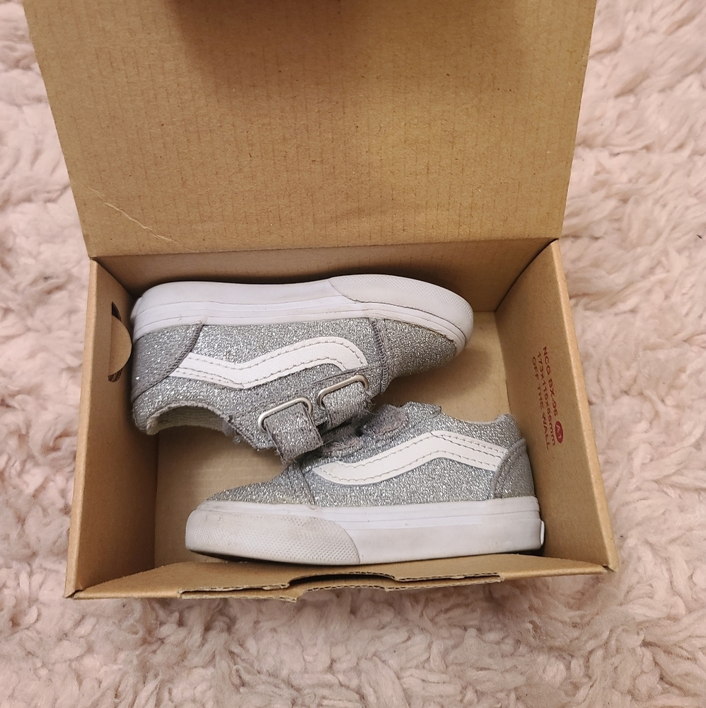 Toddler Van's